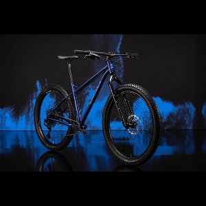 Bombtrack - Beyond+ Mountainbike - Plus Tire Bikepacking MTB - 29+ Offroad Adventure Fiets - Stalen Hardtail - WTB 3.0” Banden - Touring & Trail Ready - Mat Blauw - Maat XL (56 cm)