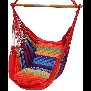 Hangstoel Rainbow #1met macramé finish en twee heerlijke kussens. Wordt geleverd met een sterke spreider in 3 delen van geperst bamboe met een rvs tussenstuk