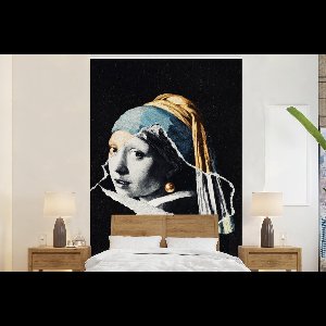 Behang - Fotobehang Meisje met de parel - Goud - Zwart - Wit - Breedte 200 cm x hoogte 300 cm