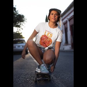 Shirt - Powerful leo - Wurban Wear | Grappig shirt | Sterrenbeeld | Unisex tshirt | Astrologie | Zodiac signs | Horoscoop | yoga | Wit