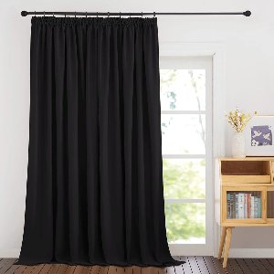 Ondoorzichtige gordijnen met plooiband, 1 stuk, extra breed gordijn, ondoorzichtig, thermische gordijnen tegen hitte, ruimteverdeler, verduisteringsgordijn, 245 x 300 cm (h x b), zwart