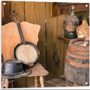 Tuinposter – Hoed en Banjo op Houten Stoel - 80x80cm Foto op Tuinposter  (wanddecoratie voor buiten en binnen)