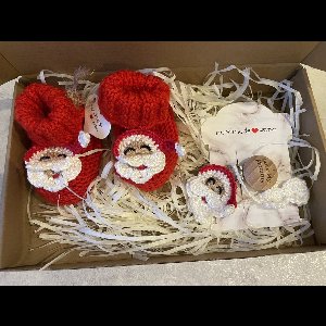 Maminobaby.nl baby geschenkset jongens/meisjes | Kerstman | Handgemaakt | Gebreide babyslofjes | Speenkoord | Kraamcadeu | Babyshower