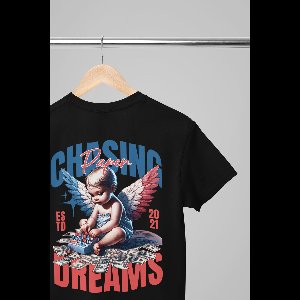 Oversized shirt - Chasing Paper Dreams - Wurban Wear | T-shirt | Merk kleding | Unisex tshirt | Streetwear | Pump cover | Techno outfit | Merk shirt | Gym shirt | y2k | Techwear | Urban | Grote maten | T-shirt heren | T-shirt dames | Wit & Zwart