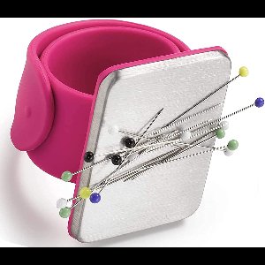 Yangwen 1 x Magnetic Needle Pillow Magnetic Brooch Sewing Needle Pillow Magnetic with Bracelet for Crafts Sewing Embroidery