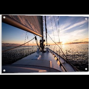 Tuinposter – Op het Dek van Witte Boot - 90x60cm Foto op Tuinposter  (wanddecoratie voor buiten en binnen)