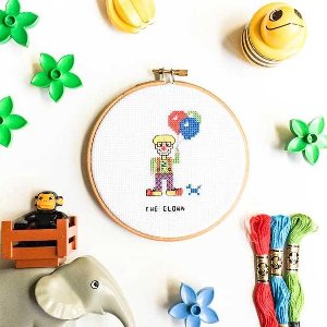 Clown borduurpakket | Borduurpakket voor kinderkamer | Borduurpakket inclusief borduurring, DMC borduurgaren, Aida borduurstof, borduurnaald en instructies