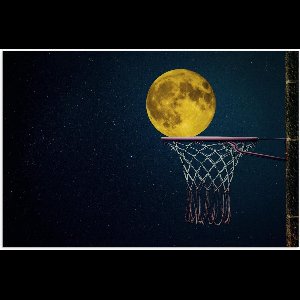 Poster – Basketbalring met de Maan op de Achtergrond - 60x40cm Foto op Posterpapier