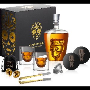 Luxe Skull Whiskey Karaf Set – 1 L | Inclusief 2 Gouden Whiskey Stones, 2 Glazen & Onderzetters – Luxe Giftbox – Uniek Cadeau – Catrinaz®
