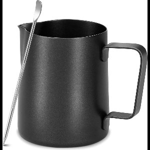 House of Husk Melkkan met Art Pen - 580ml Melkopschuimkan - Zwart - Melkkannetje - Milk Pitcher - RVS - Barista Melkkan - Inclusief Latte Art Pen