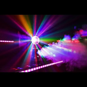 QTX SpheroSmoke: Compacte 400W LED-mistmachine met RGB Magic Ball-effect