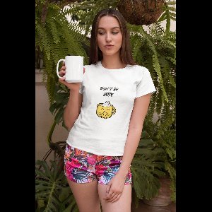 Shirt - Don’t be latte - Wurban Wear | Grappig shirt | Koffie | Unisex tshirt | Koffiezetapparaat | Koffiebonen | Wit & Zwart