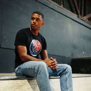 PSG big logo t-shirt voor volwassenen - maat XL - zwart - Paris Saint-Germain
