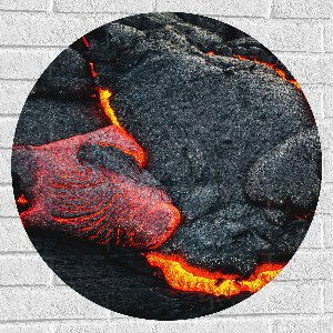 WallClassics - Muursticker Cirkel - Brandend Magma bij Vulkaan - 70x70 cm Foto op Muursticker