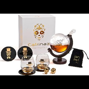Luxe Whiskey Karaf Set – 0,9 L – Met 2 Gouden Skull Whiskey Stenen, Glazen & Onderzetters – Uniek Geschenk - Catrinaz®