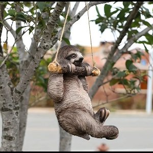 Hangend Tuinornament – Luiaard aan Tak – 20×15×10 cm – Weerbestendig Dierenaccent voor Boom, Balkon & Buitenruimte