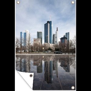 Muurdecoratie Reflectie van de gebouwen in Frankfurt am Main - 120x180 cm - Tuinposter - Tuindoek - Buitenposter