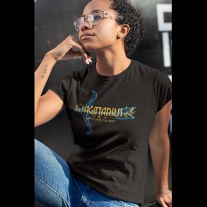 Shirt - Sagittarius honest & adventurous - Wurban Wear | Grappig shirt | Sterrenbeeld | Unisex tshirt | Astrologie | Zodiac signs | Horoscoop | yoga | Wit & Zwart