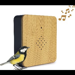QLT Vogelhuisje met Natuurgeluiden - Box met Vogelgeluiden - Werkzaam op Batterijen - Automatische Bewegingssensor - Instelbaar Volume - Hout/Grijs