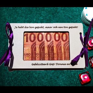 Geld Cadeaukaart 100.000 Euro - Eigen Tekst - Gepersonaliseerd - 14 varianten - MDF wit 3mm - Cadeau sparen - cadeau envelop - persoonlijk cadeau - gepersonaliseerd cadeau - orgineel cadeau - geld cadeauverpakking - geldkaart
