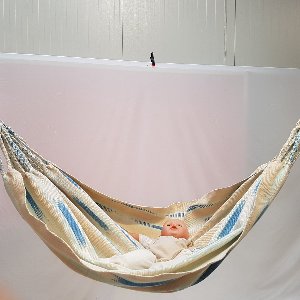 Prachtige, unieke Babyhangmat Guanabana #4. Handgeweven en met natuur verf gekleurd. Kleurstoffen uit planten, wortels en schors, die in de katoendraad worden ingekookt. Zon en waterbestendig