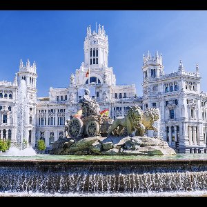 De beroemde fontein van Cibeles op een zomerdag in Madrid - Fotobehang (in banen) - 350 x 260 cm