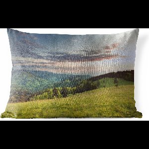 Buitenkussens - Tuin - Uitkijkend naar het Zwarte Woud in Duitsland met een kleurrijke hemel - 60x40 cm