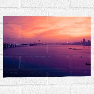 WallClassics - Muursticker - Hele Lange Brug over het Water naar de Stad - 40x30 cm Foto op Muursticker