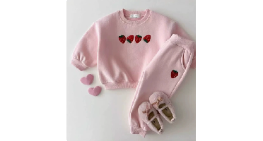 Mini Fashion™ - Aardbei Sweater Licht Roze (broek en trui) / 120 (5 jaar) | Educatief Speelgoed