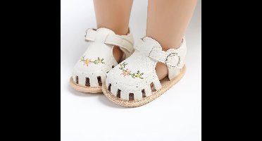 TinyPetals– Comfort&Stijl– Baby Sandalen met Bloemenborduursel Wit / 11  (0-6 Maanden) | Educatief Speelgoed