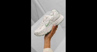 Nike Initiator Sneakers Dames Wit/Lichtgroen - Maat 38.5 - Kleur: LichtgroenWit | Soccerfanshop