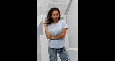 Nike Sportswear Club Essentials T-Shirt Dames Lichtblauw/Wit - Maat XL - Kleur: LichtblauwWit | Soccerfanshop