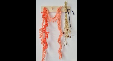 Haakpatroon byClaire Feestelijk slingertje of decoratieve broche