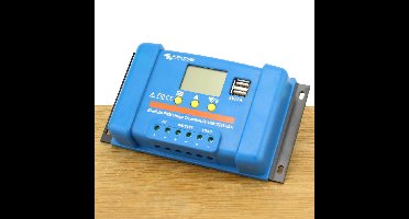 BlueSolar PWM 12/24V-5A LCD - USB