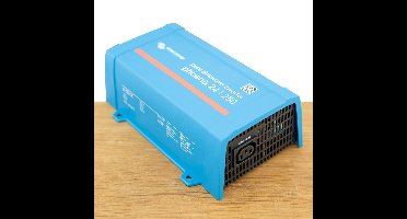 Phoenix 24/250 Omvormer - IEC contactdoos