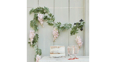 * Slinger Roze Wisteria en Groene bladeren Gingerray