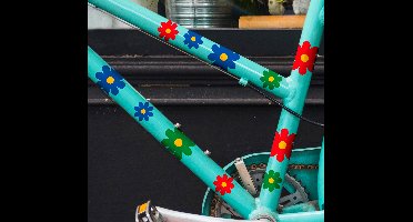 Fiets sticker met kleurrijke individuele bloemen