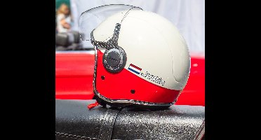 Helm stickers gepersonaliseerd met naam en vlag