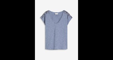 Shirt met gehaakte inzetstukken