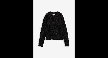 Grof gebreide trui met kabelpatroon