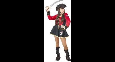 Sexy pirate dame