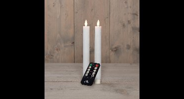 Anna's Collectie LED-dinerkaars met vlam effect ribbel 23 cm wit 2 stuks.