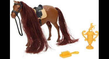 Paard met Kammetje en Beker