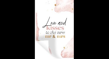 Muurstickers - Sticker Folie - Quotes - 'Love and kisses to the new Mr & Mrs' - Spreuken - Goud - 20x30 cm - Plakfolie - Muurstickers Kinderkamer - Zelfklevend Behang - Zelfklevend behangpapier - Stickerfolie
