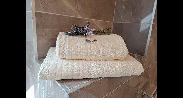 Larisa Katoenen Handdoek 50x100 cm Crème 500 g/m²