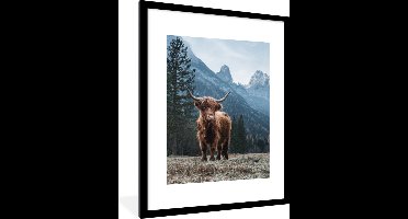 PosterMonkey - Fotolijst - Poster - Schotse hooglander - Berg - Landschap - Boom - Koe - 60x80 cm - Kader - Poster Schotse hooglander - Poster frame - Foto in lijst - Poster dieren