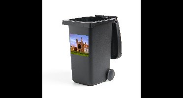 Container sticker Uitsneden Universiteit Cambridge - De universiteit van Cambridge onder een kleurrijke lucht Klikosticker - 40x40 cm - kliko sticker - weerbestendige containersticker