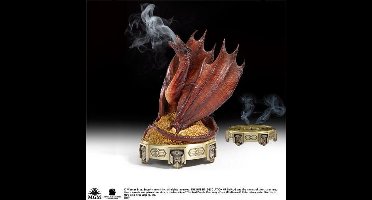Hobbit - Smaug wierook brander