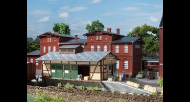 Auhagen Goederenloods H0 - Vakwerkbouwstijl met metalen dak - 11 351