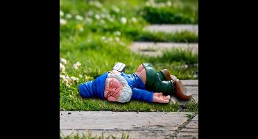 Mmgoqqt - Grappige tuinkabouter - Tuinkabouter van hars - Dronken kabouterbeeld - Huissculptuur - Tuinsculptuur - Gazonsculptuur - Portieksculptuur - Decoratief buitensculptuur - Cadeau